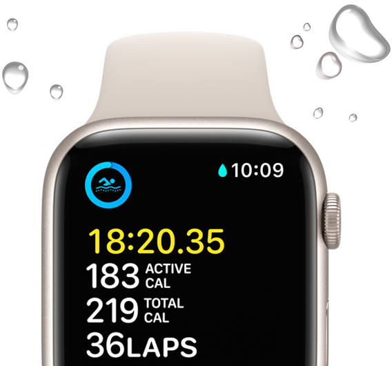 Apple Watch SE, der viser en skærm med svømmetræning. Vanddråber svæver omkring enheden.
