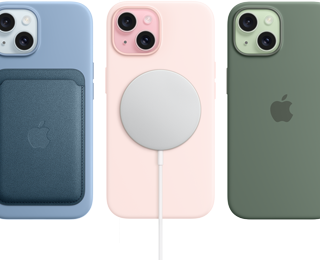 iPhone 15, der viser silikone-etui med MagSafe til iPhone 15, FineWoven-kortholder med Magsafe, MagSafe-oplader, MagSafe Battery Pack.