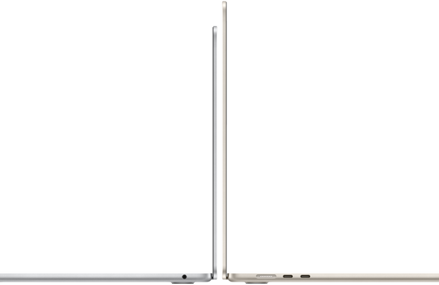 Profilvisning af åbne 13" og 15" MacBook Air-modeller i farverne sølv og stjerneskær, som står med bagsiden mod hinanden