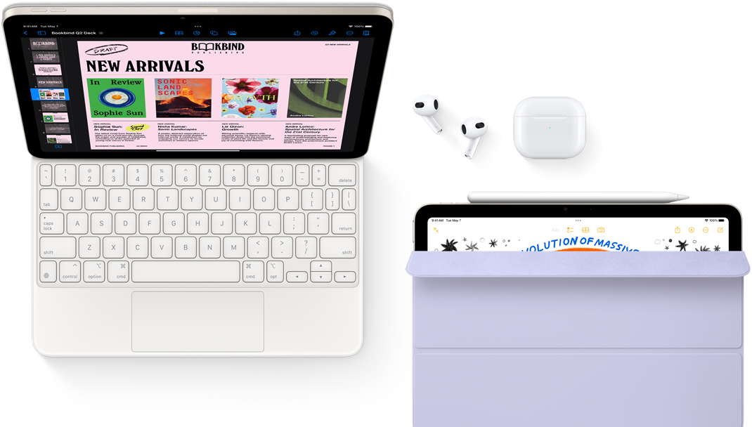iPad Air fastgjort til Magic Keyboard, med AirPods Pro, Apple Pencil Pro og Smart Folio-tilbehør