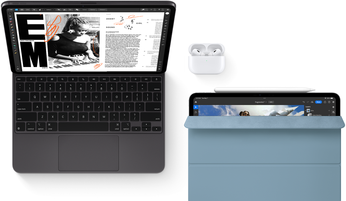 iPad Pro med Magic Keyboard, AirPods Pro. En anden iPad med Apple Pencil og Smart Folio