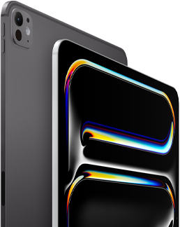 iPad Pro i space black vist bagfra, lydstyrkeknapper og Pro-kamerasystem, sølvfarvet iPad Pro vist forfra, afrundede hjørner, sort skærmkant, skærmen viser flerfarvede linjer på en sort baggrund