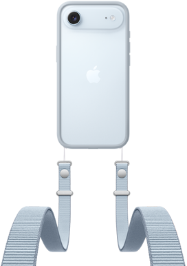 iPhone Air i himmelblå vist bagfra, Fusion-kamerasystem øverst, Apple-logo i midten, crossbody-rem og lysegrå beskyttelsesramme sat på