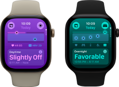 To Apple Watch Series 12-enheder: urkasse i aluminium i farven lyst guld, daglige vitalparametre “lidt afvigende”, Digital Crown, Sportsrem i farven sand, urkasse i sort aluminium, natlige vitalparametre er normale, Digital Crown, sort Sportsrem