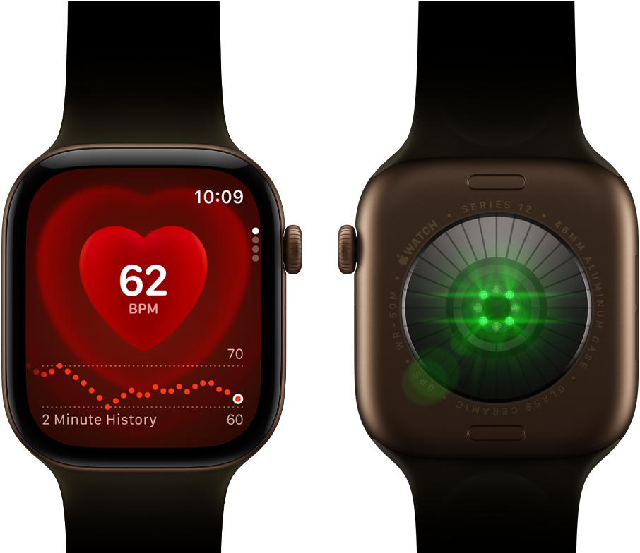 To Apple Watch Series 12-enheder med urkasse i aluminium i farven mørk bronze og Sportsrem i olivengrøn. Den ene viser Puls-appen, den anden viser sundhedsmålingssystemet med glødende grønne LED-lamper på bagsiden af uret