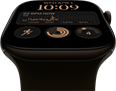Apple Watch Series 12 med urkasse i aluminium i farven mørk bronze, urskiven Modulær, komplikationerne: dag og dato, Træninger, aktivitetscirkler og Apple Music, Digital Crown i højre side og Sportsrem i olivengrøn