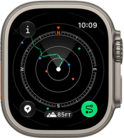 Apple Watch Ultra 4 med urkasse i titanium i farven naturlig, Find tilbage-funktionen viser en rute med kompasvejledning, Digital Crown og hævet sideknap i højre side