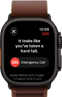 Apple Watch Ultra 4 med urkasse i sort titanium, satellitforbindelse, Digital Crown og hævet sideknap i højre side, Alpine Loop-rem i farven bordeaux